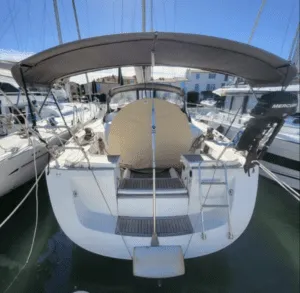 Dufour 44 stern. Image courtesy of Botentekoop.